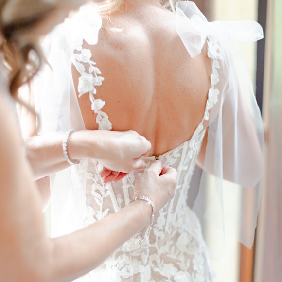 Luxury, designer wedding gown for sale! - Picture 6 of 16